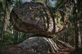 Kummakivi Stone