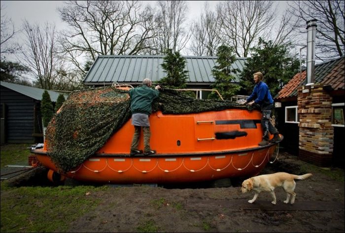 Dutch Man Prepares Ark for Dec. 21, 2012, part 2012