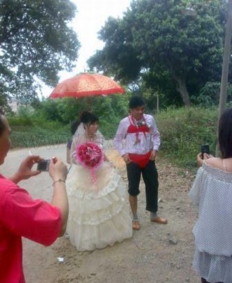 Strange Chinese Wedding Custom 