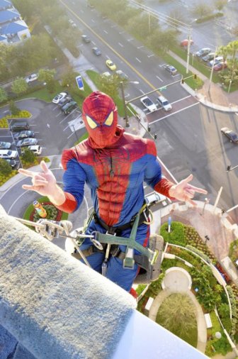 Superheroes Clean Windows