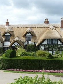 English Houses with Beautiful Roofs 