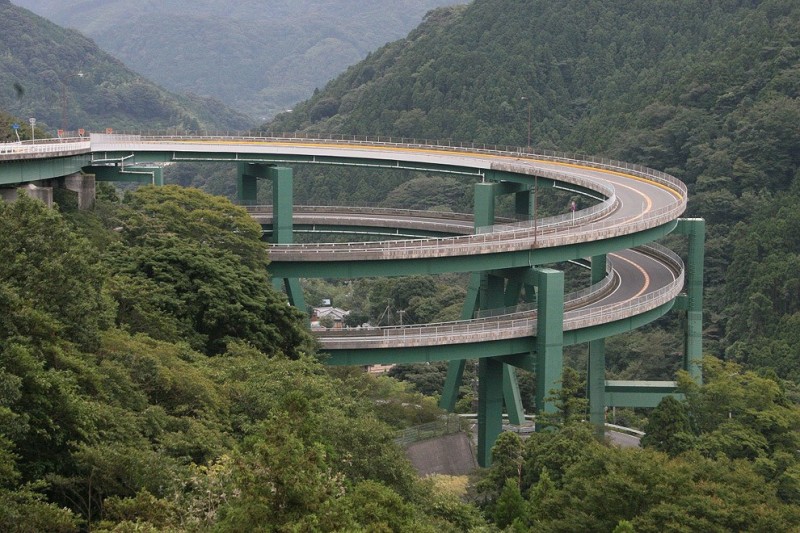 Kavatsi-Nanadaru - bridge-loop in Japan