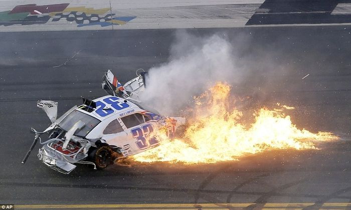 Serious accident in NASCAR Daytona 500, part 500