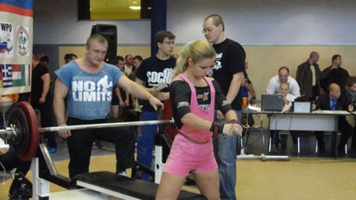 Powerlifting Champ Aya Antipova