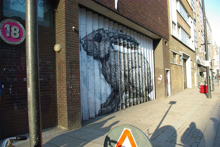 Awesome Street Art by Roa