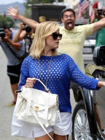 Reese Witherspoon vs a Paparazzi