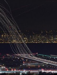 Long Exposure Shots of Airline Takeoffs and Landings 