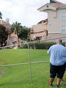 Holiday Villa Swallowed by a Sinkhole in Florida