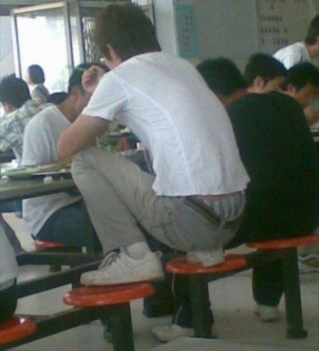 How Chinese Students Eat Lunch