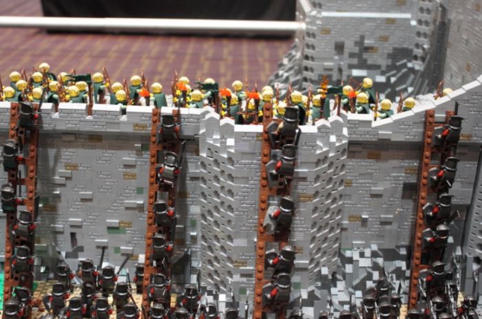 The Battle Of Helm’s Deep Recreated in Lego