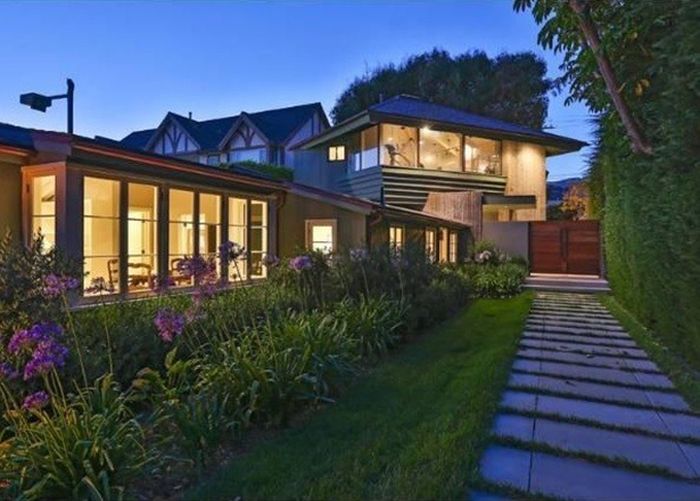 Leonardo DiCaprio's Malibu Beach House Is for Sale