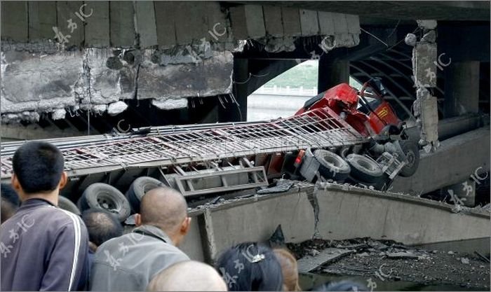 Bridge Collapses under the Truck 