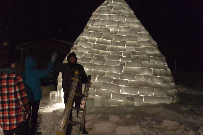 Guy Builds an Igloo in the Backyard | Others