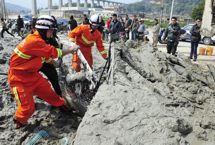 Chinese Woman Survives a Terrible Crash