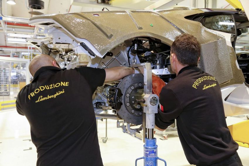How is made Lamborghini Huracan