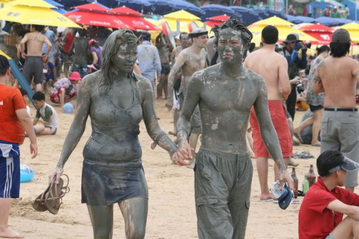 Epic Pictures Of Wins And Fails At The Beach.