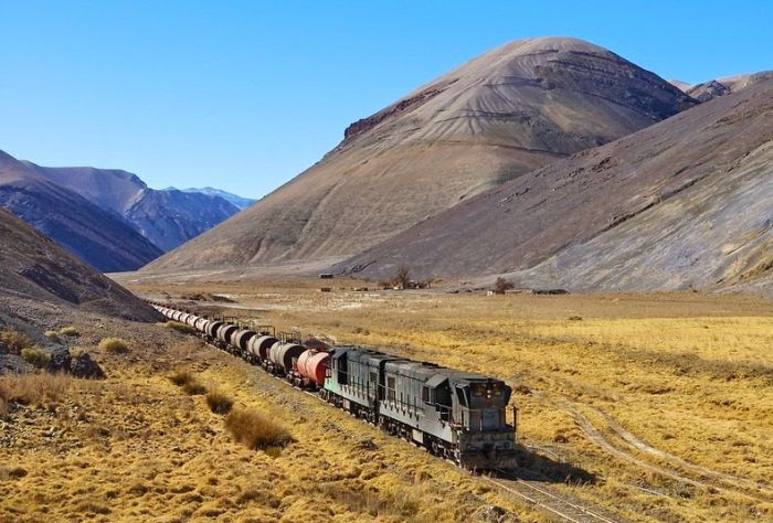 This Train Has An Amazing View Of The Andes