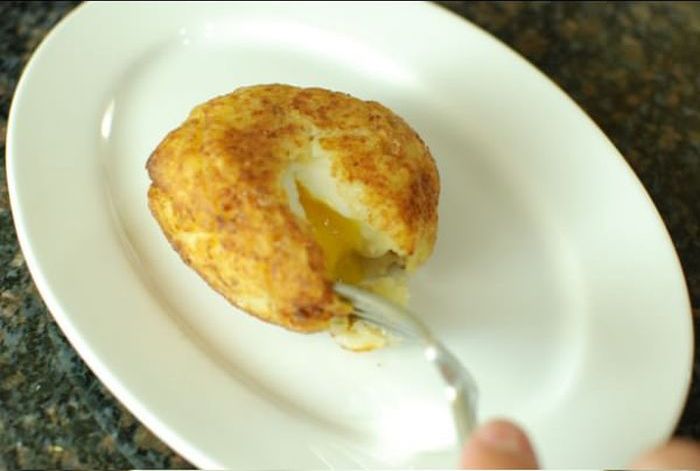 How To Make Eggs Wrapped In Hash Browns