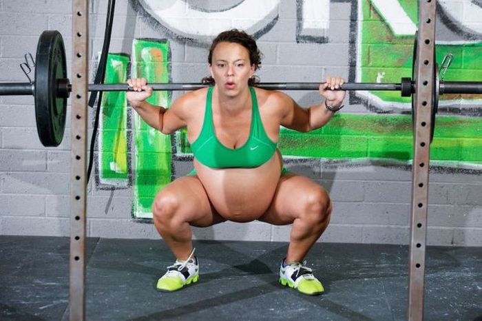 Weight Lifting Mom Gets Ripped Right Before Birth