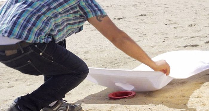Awesome Invention For Hiding Valuables On The Beach