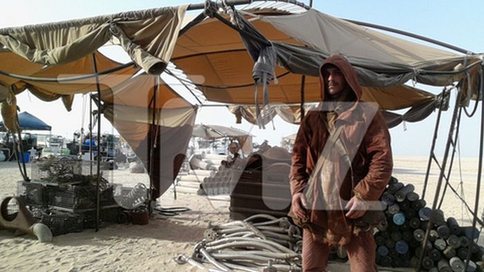 Star Wars Episode VII Leaked Photos From The Set