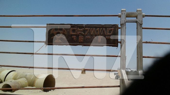 Star Wars Episode VII Leaked Photos From The Set
