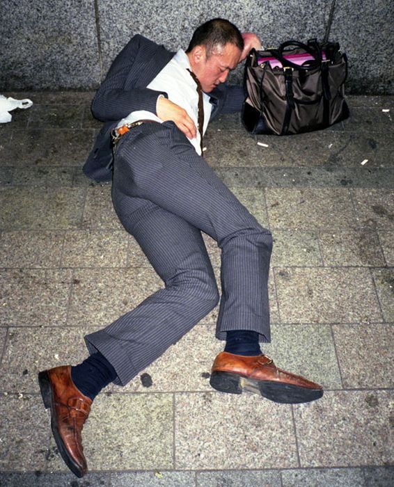 businessmen-of-japan-get-drunk-and-pass-