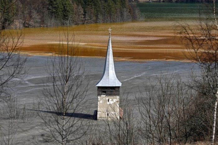 Romanian Village Ruined By A Toxic Lake