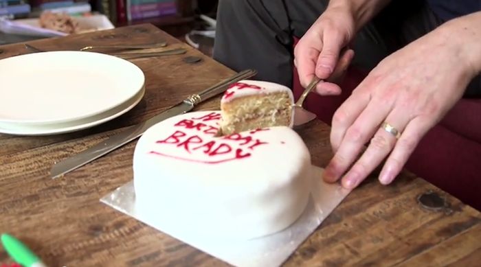 How To Cut A Cake The Right Way