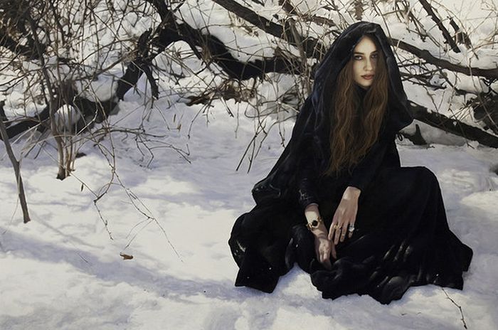 Yigal Ozeri Paints Beautiful Pics Of Beautiful Women