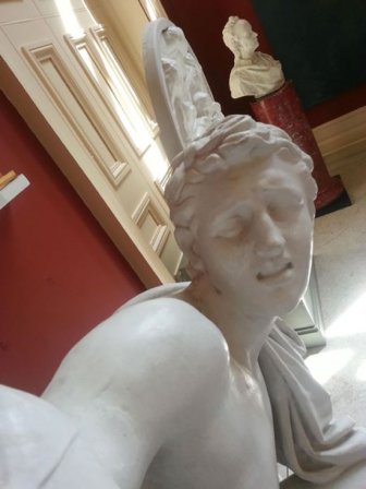 When Statues Take Selfies