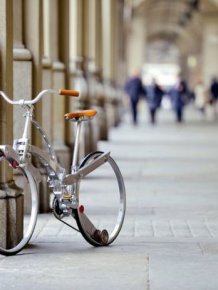 Full Size Bicycle Folds Up Like An Umbrella