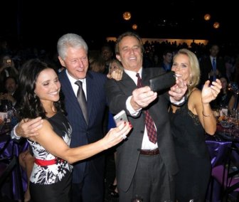 Bill Clinton Is The Commander In Chief Of Selfies
