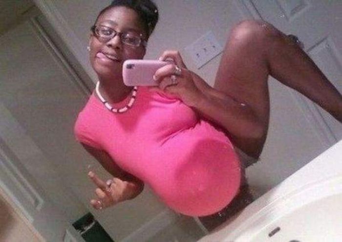 The Most Awkward Pregnancy Photos Ever