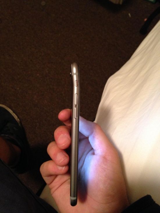 The iPhone 6 Plus Is Bending In People's Pockets