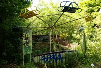 Haunting Photos Of An Abandoned Park