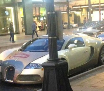 Bugatti Veyron Gets An Unfortunate Picture Added To It