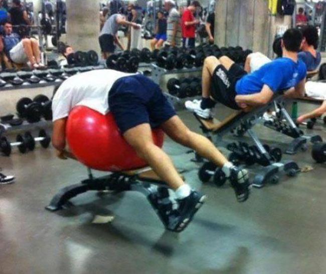 These People Have No Idea How To Use The Gym
