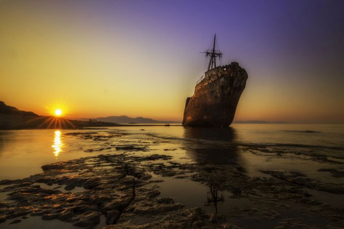 Haunting Pictures Of Abandoned Ships
