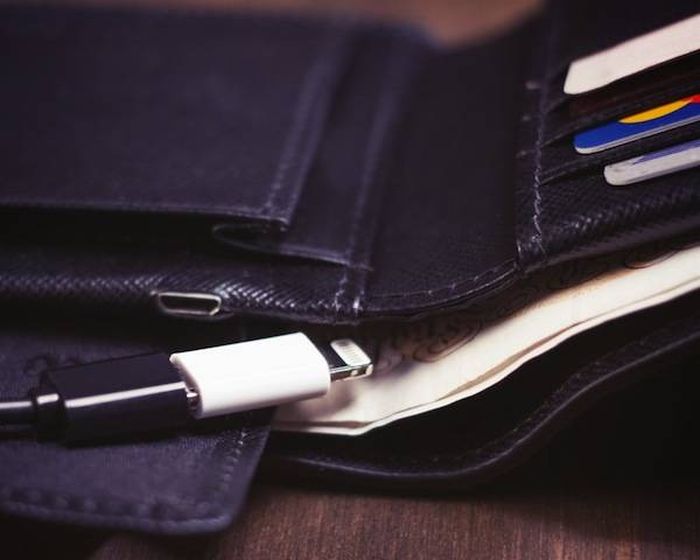 This New Wallet Charges All Your Electronics