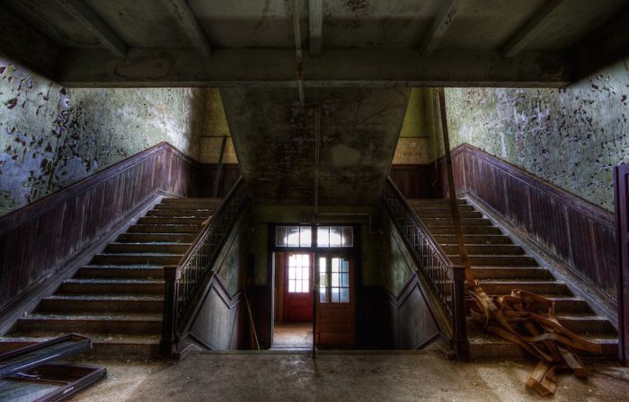 This Old Abandoned School Is Just Slightly Creepy