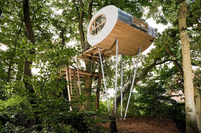 This Modern Tree House Is Simple But Awesome