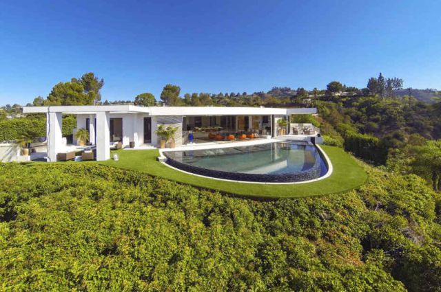 The Luxury Mansion Everyone Wants To Live In
