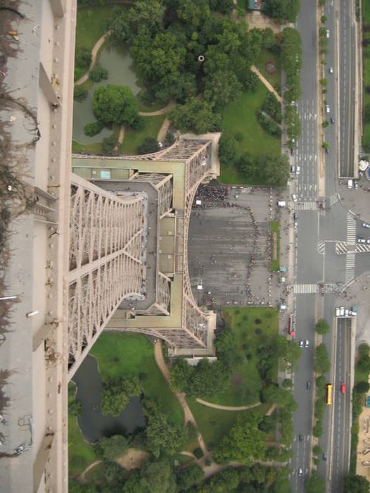 There's Something Hiding At The Top Of The Eiffel Tower