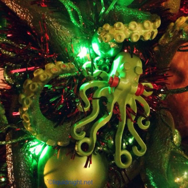 This Cthulhu Themed Christmas Wreath Has So Many Tentacles