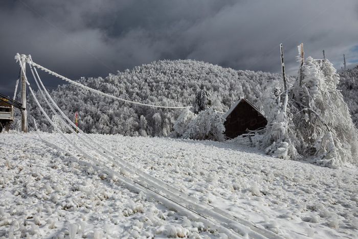 10 Days Of Extreme Weather Turn A Mountain Into Sheer Ice