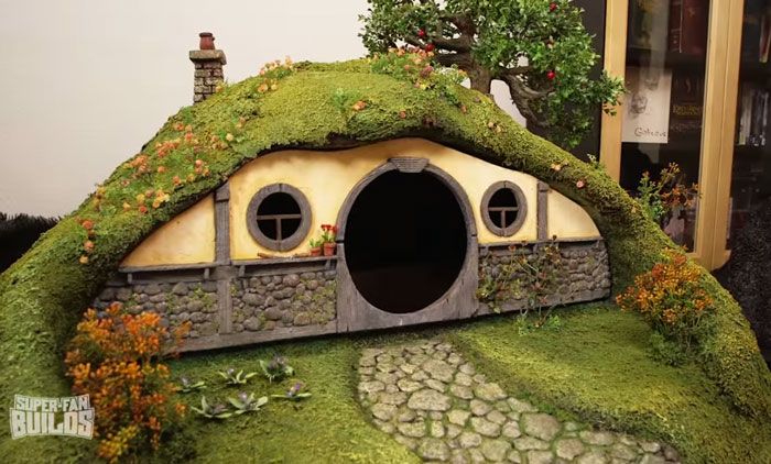 This Lord Of The Rings Litter Box Is A Cat's Dream Come True