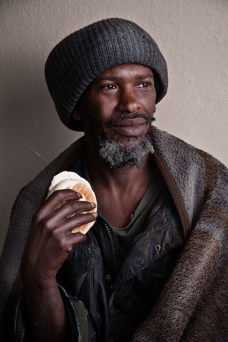 Photographer Is Helping The Homeless With The Bagel Project