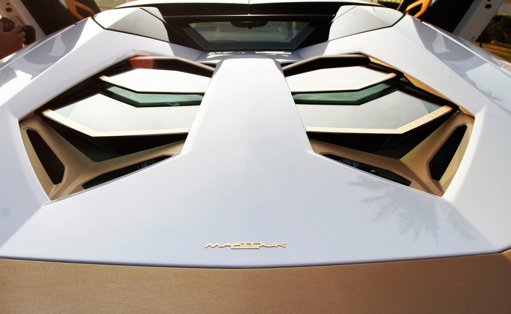 Golden Lamborghini Aventador