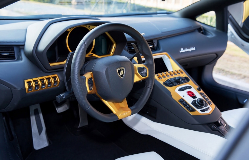Golden Lamborghini Aventador